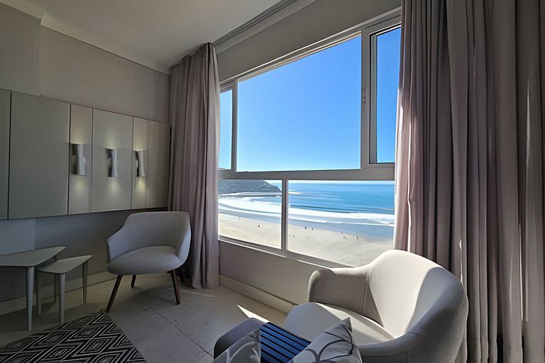 "Estadia Tri" - Frente pro Mar com Vista da Orla!