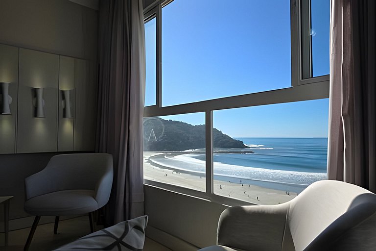 Vista Incrível de Toda Orla, Pé na Areia + Garagem