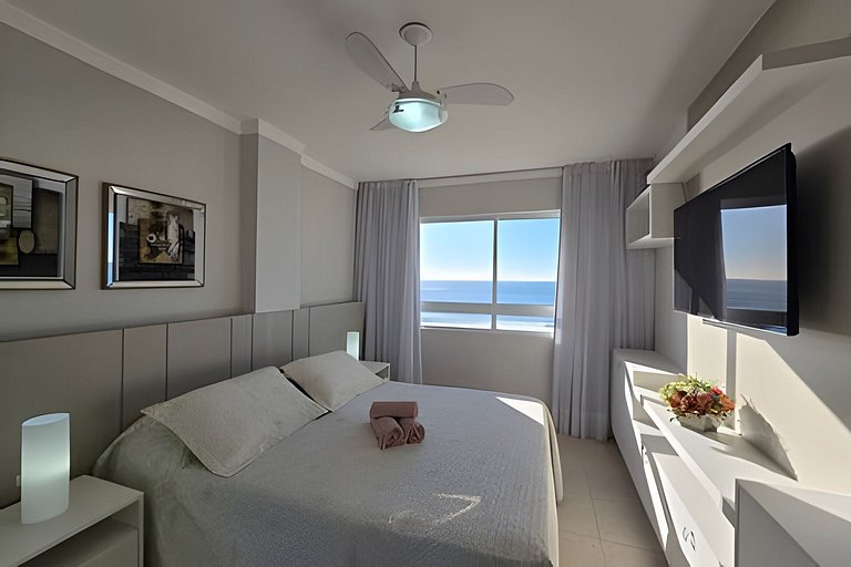 Vista Incrível de Toda Orla, Pé na Areia + Garagem