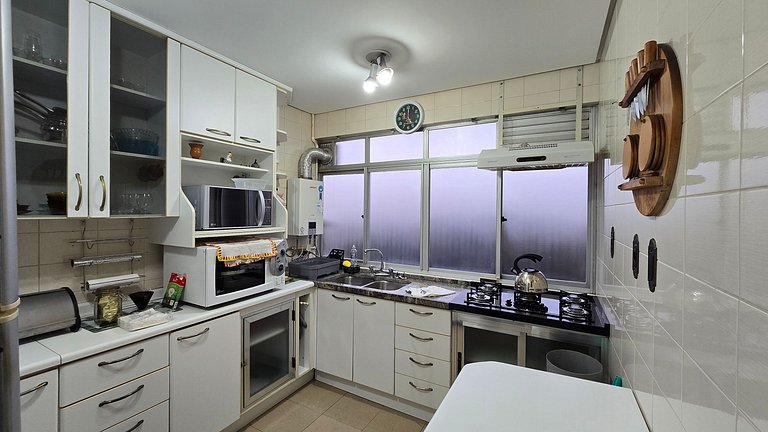 Apê Ensolarado com Vista e Cama King + Garagem