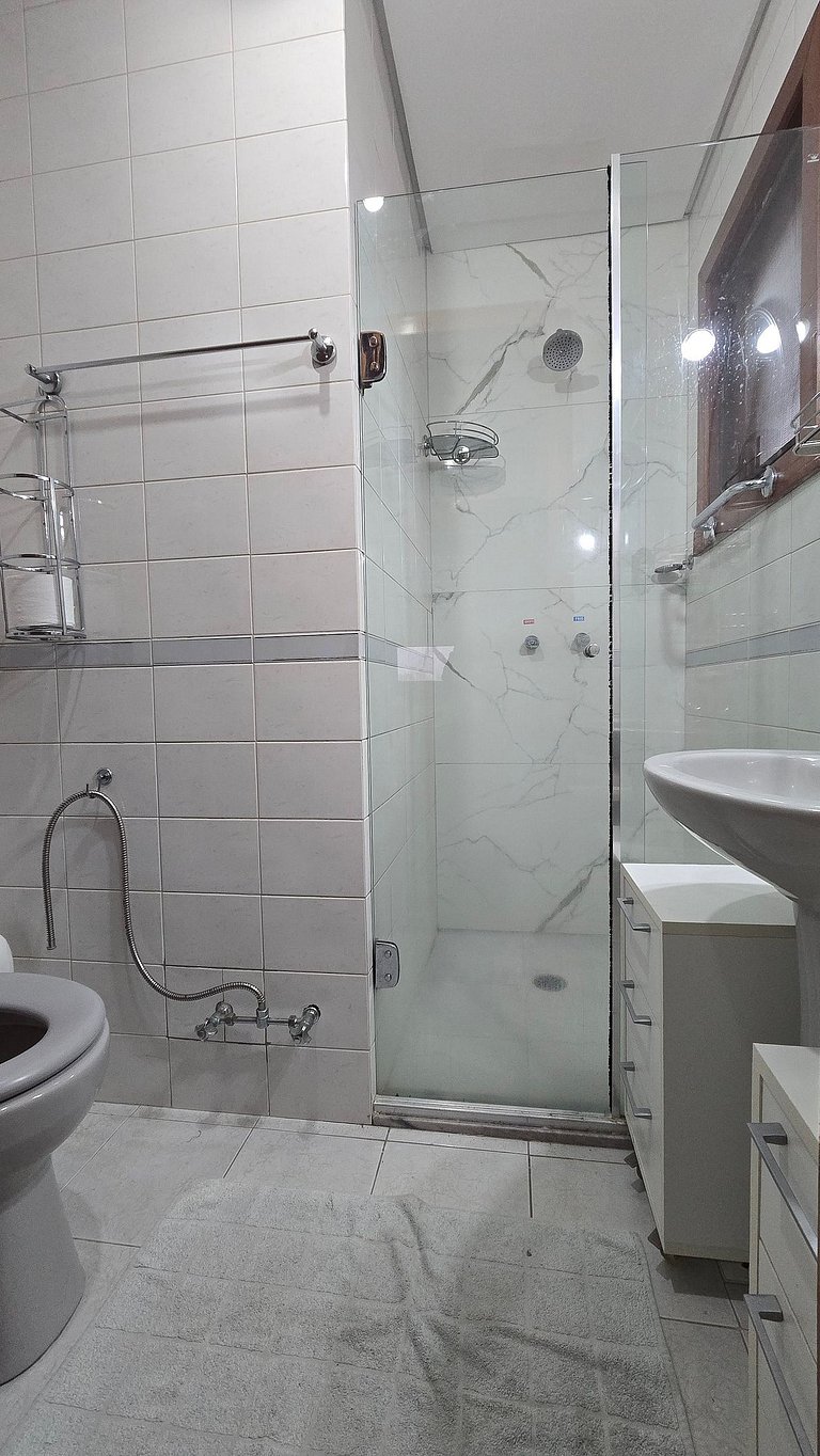 Apê Ensolarado com Vista e Cama King + Garagem