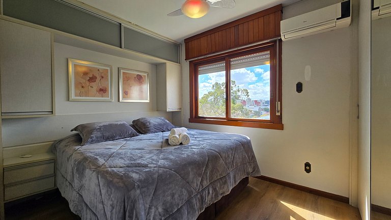 Apê Ensolarado com Vista e Cama King + Garagem