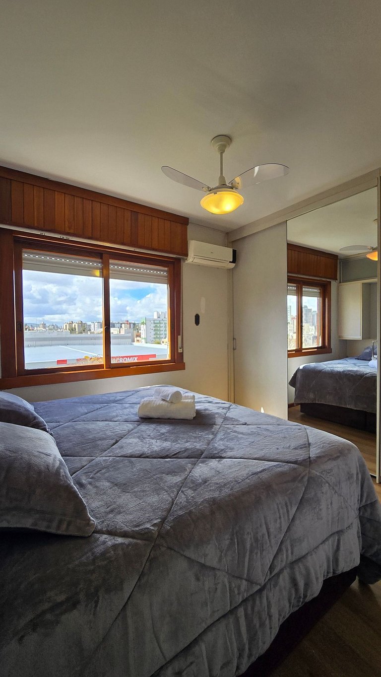Apê Ensolarado com Vista e Cama King + Garagem