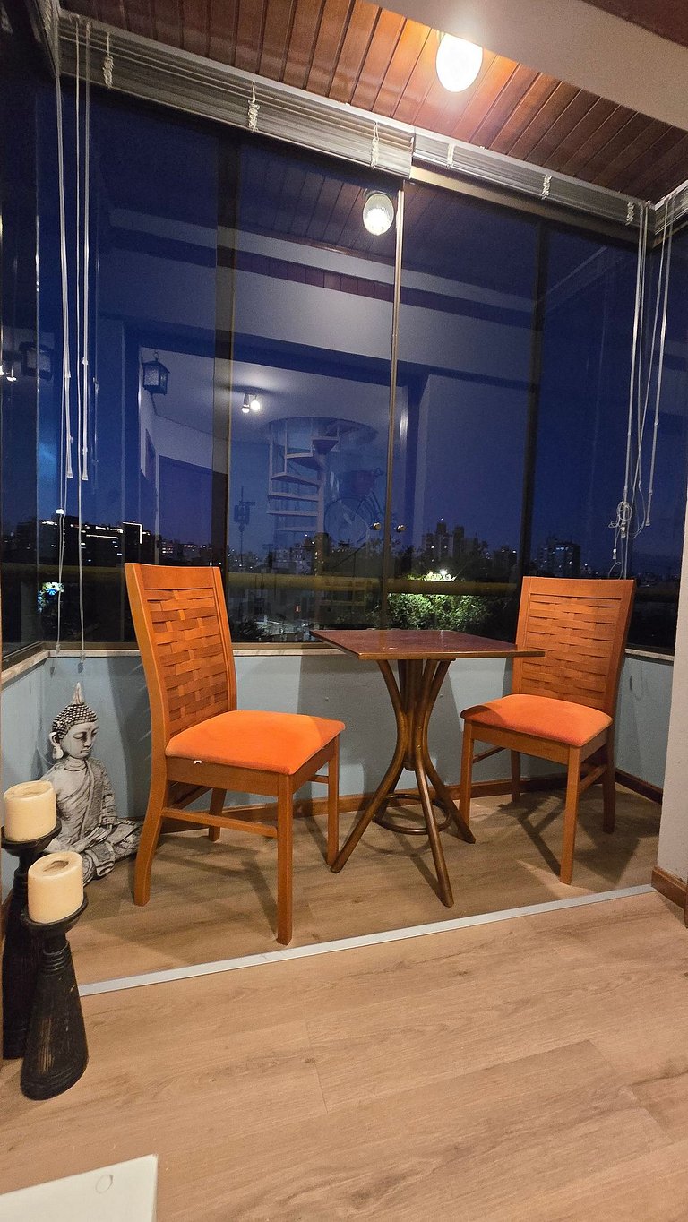 Apê Ensolarado com Vista e Cama King + Garagem