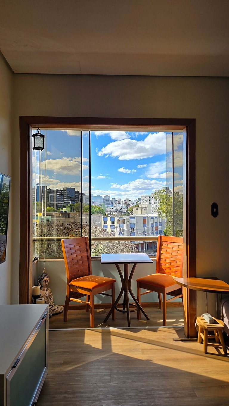 Apê Ensolarado com Vista e Cama King + Garagem