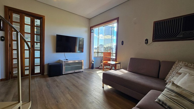 Apê Ensolarado com Vista e Cama King + Garagem