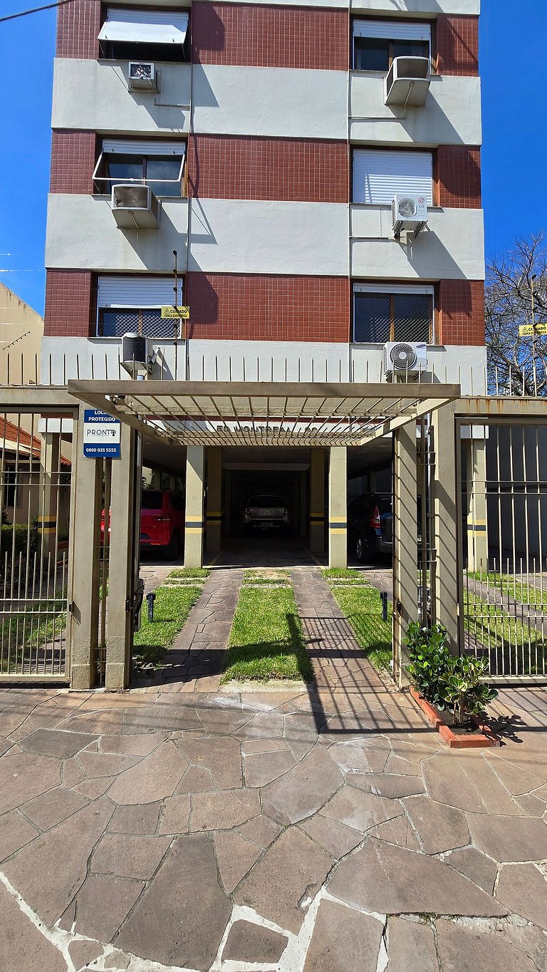 Apê Ensolarado com Vista e Cama King + Garagem